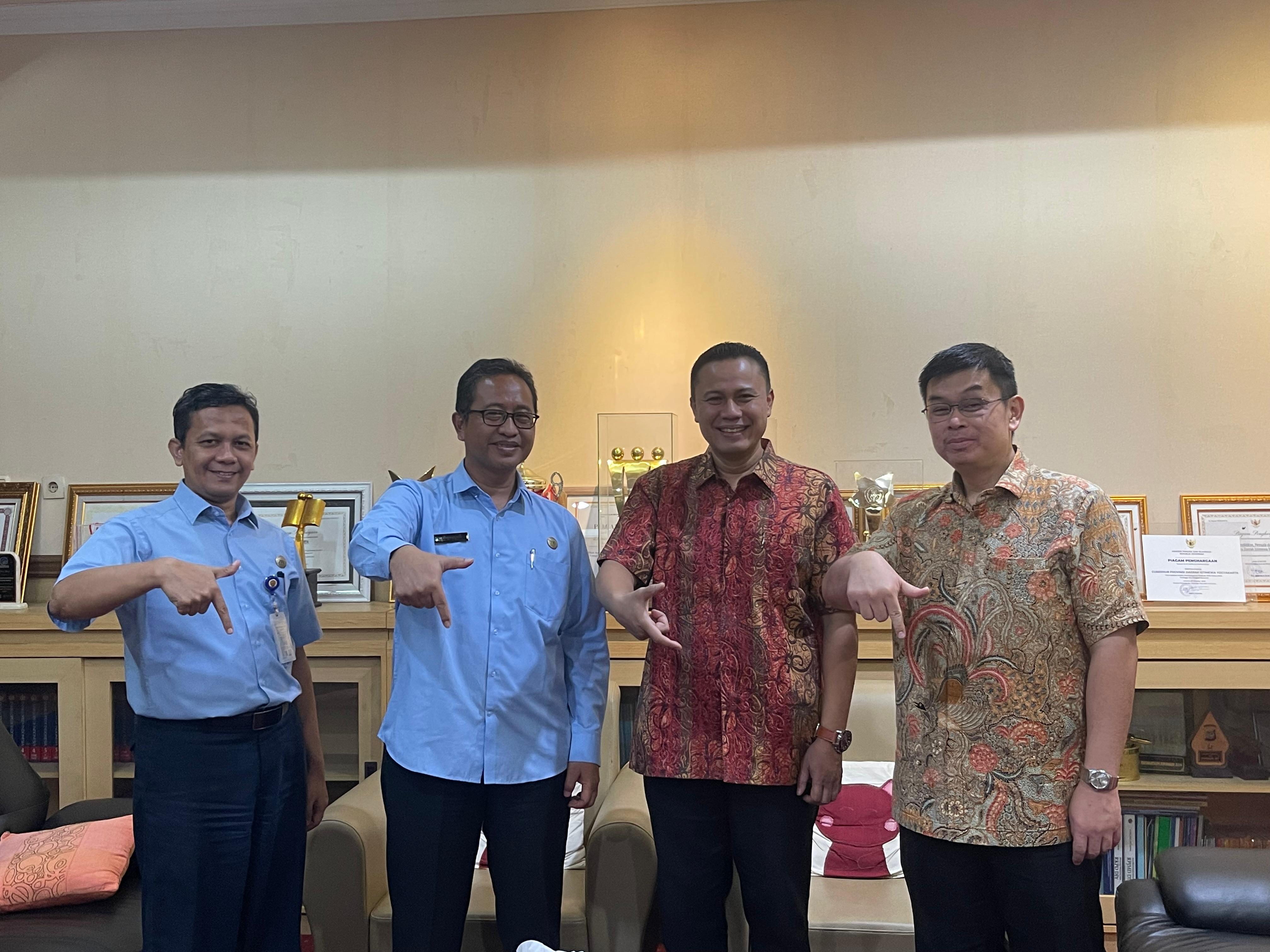 Jamu Goes to School